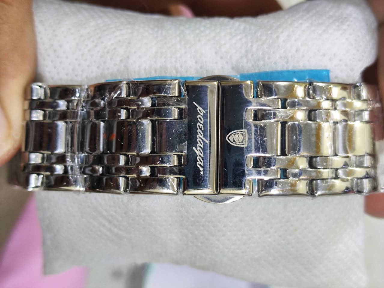 السلام عليكم ساعة بودكار ماركة وزن ثقيل هاي مواصفاتها قفل فراشه مختم
هيكل وحزام من الفولاذ المقاوم للصدأ.
مقاومة للماء.
تعرض اليوم والتاريخ.
تعمل بحركة كوارتز.
قطر القرص حوالي 41 ملم.


**إذا كنت صاحب هذا الإعلان وتريد حذفه لأي سبب، رجاءا أرسل رسالة إلى الدعم الفني**