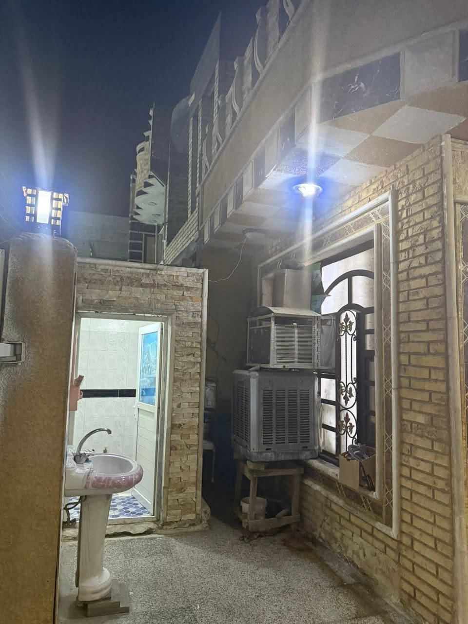 سلام عليكم 
بيت للبيع مساحه 150متر 
طابو زراعي سند 25
البلديات حي التراث الزراعي 
***********
