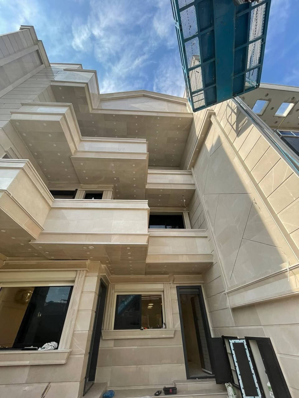 موقع الاعضميه   تم تغليف واجه بهياكل حديديه لحيم مرمر طبيعي سمك 2 س تنفيذ وإشراف ابو مصطفى  ***********
