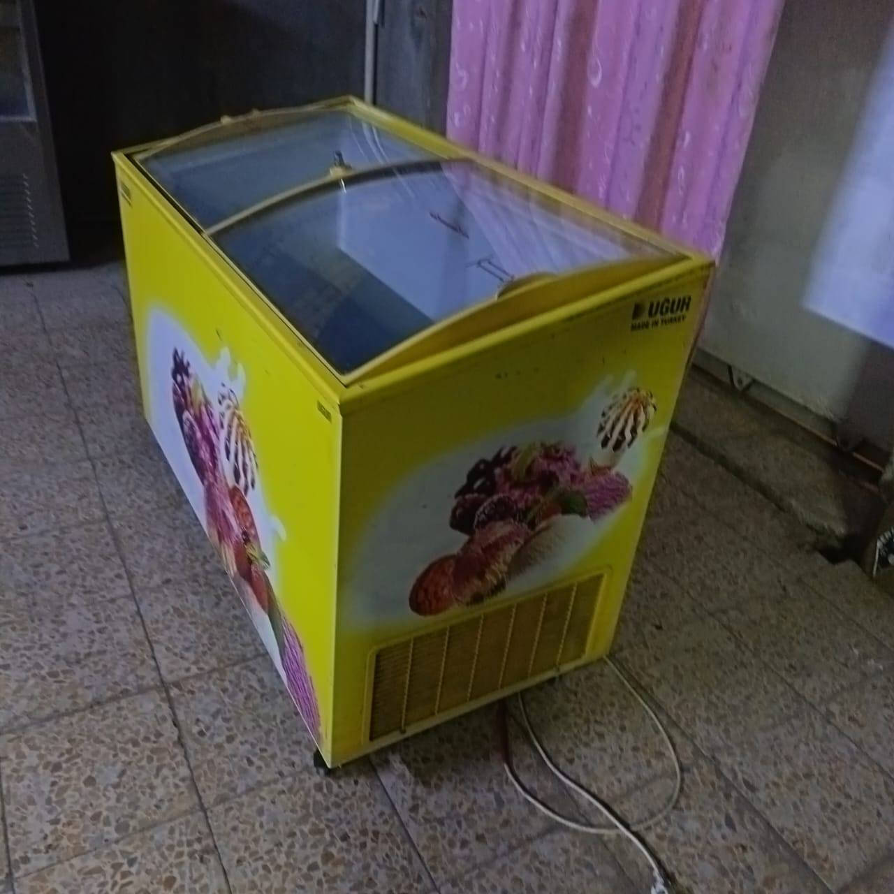 مجمده شرط شغل وتبريد نضيف جدا نوعية ايكور تركيا شراي يتصل *********** موجود وتساب البصرة, العراق
