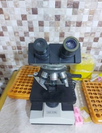 📍للـبـيع مجهر (Microscope) نظيف بحالة جيدة واستخدام خفيف صورة واضحة وي...