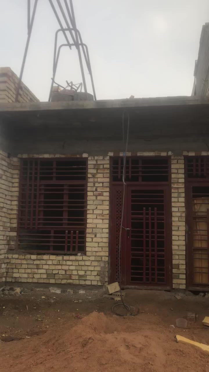 السلام عليكم هيكل للبيع مساحه ٩٠متر بي اربع غرف الطابق الوه مسكف والثاني بس مامسكف مكان الزعفرانيه قرب شقق اسعيد شارع مركز الشباب واجه ٥والنزال١٨الاتصال على الرقم***********
