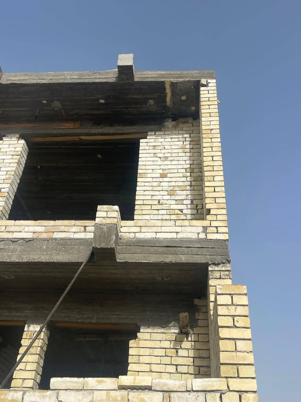 السلام عليكم
هيكل للبيع في منطقة العدوانيه قرب المنتجع وقاعة كامل العبود 
المساحه ١٠٠ متر
غرفتين كبار واستقبال وصاله ومطبخ 
وحمامات (٢)فوق وتحت 
***********
