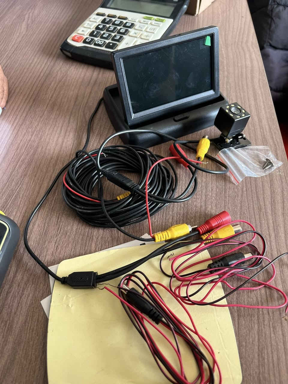 جماعه الايراني والسيارات القديمه تفيدكم هاي كلش كامره خلفيه هيه وشاشه شي كلش حلو ومرتب 
مكاني كوت حي صناعي 
***********
