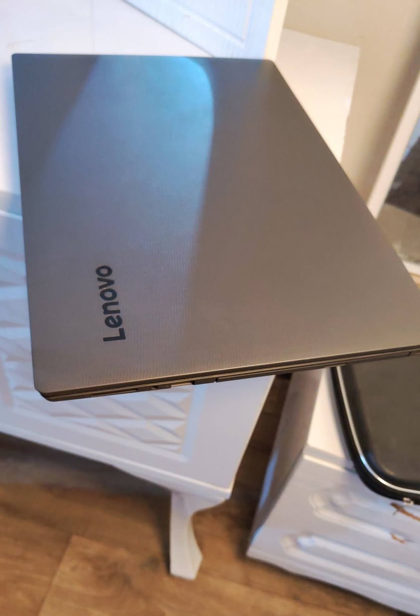لابتوب Lenovo جديدة مستخدمة قليل نظافة 100%
▪️ للدراسة والطباعة والإنترنت.
▪️مزودة بنظام chrome os سهل وسلسل للدراسة (يمكنه تنزيل تطبيقات الأندرويد).
▪️شاشة full HD.

🔹 السعر ٣٠٠ الف وبيها مجال .
🔹للتواصل خاص
 او من خلال الرقم + واتساب ***********
