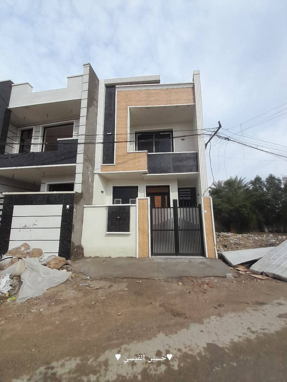 🏠 دار للبيع | جاهز للسكن – موقع تجاري مميز
عنوان بغداد البياع منطقت الدوانم 
​المساحة: دار حديث البناء بمساحة 110 متر.
​الأبعاد: واجهة 5 متر × نزال 20 متر.
​الموقع: واقع على شارع تجاري 22 متر مُبلّط.
​الخدمات: خدمات كاملة وموقع استراتيجي.
​مواصفات الدار:
​غرفتي نوم.
​حمامين.
​صالة ومطبخ.
​استقبال وبيتونة.
​المميزات:
​✔️ بناء حديث وتشطيب ممتاز.
​✔️ جاهز للسكن الفوري.
​✔️ مناسب للسكن أو الاستثمار.
​✔️ سند طابو زراعي (سند 25) مع ضمان الثقة.
للستفسار اتصال ***********
واتساب***********
ول سعر. بي. مجال
