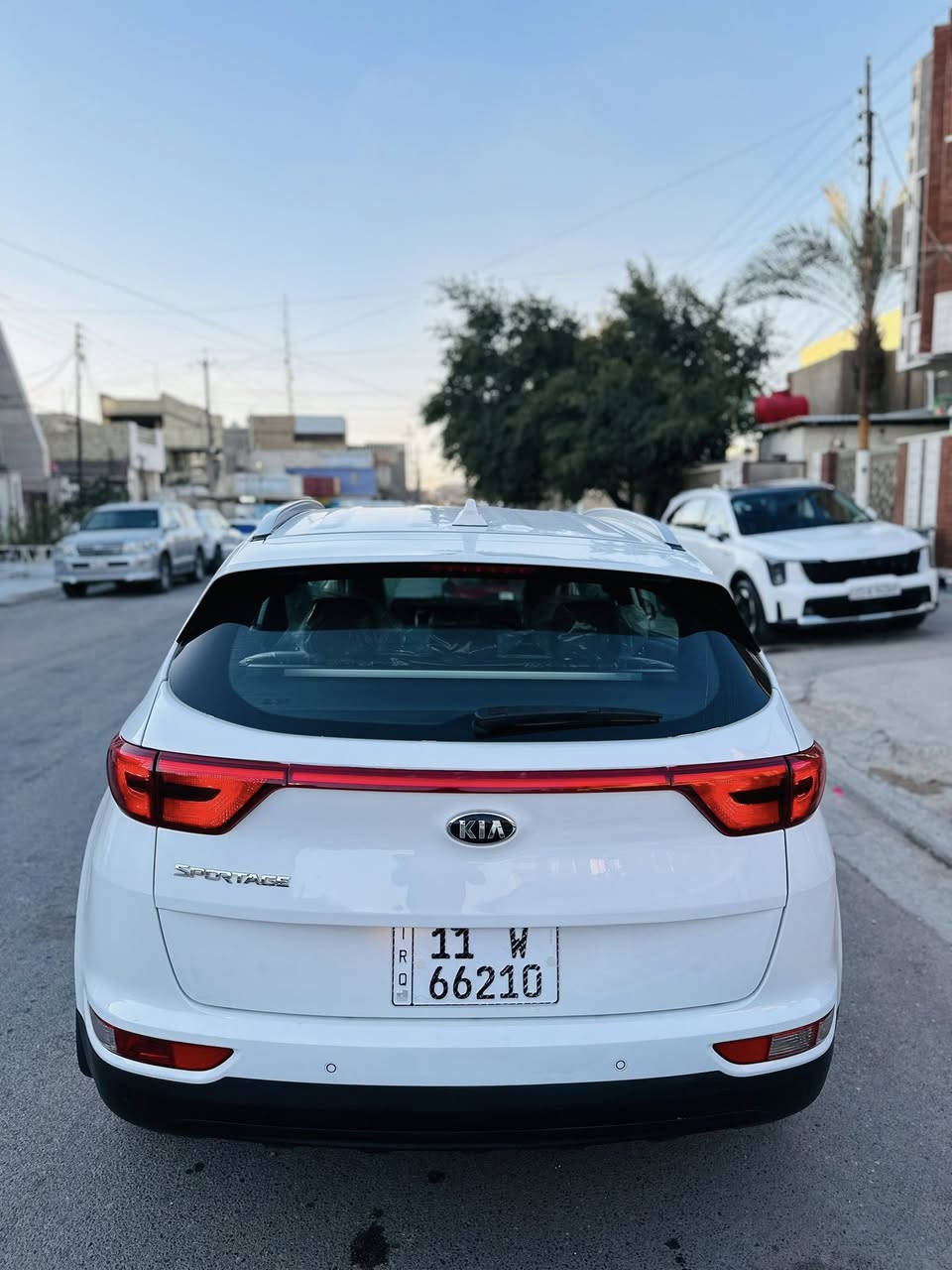 كيا سبورتج مديل 2017
بصمه كشن جلد حمصي   
حساسات امامي خلفي 
كشنات كهرباه سايد بريك دكمه
كامره و شاشه مري شفط  
وارد خليجي وكاله الدوليه ماشيه 90 كيلو 
سياره مكفوله بدون بارد و صبغ 
سعر 177
***********موقع السياره بغداد البنوك
