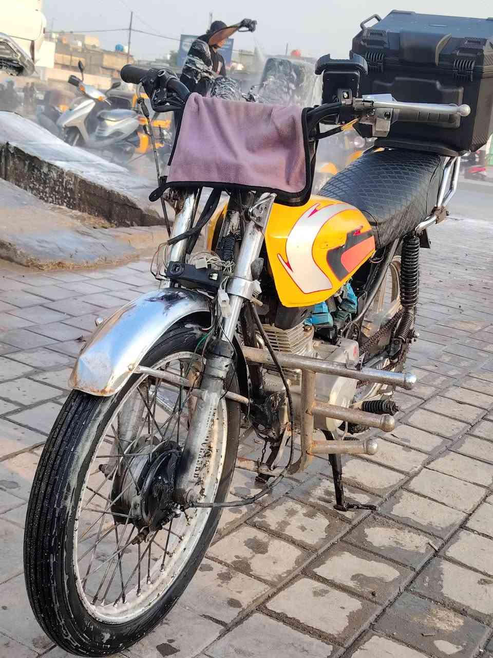 سلام عليكم دراجة ايراني ربعة كير دراجة خير من الله نقصهة بس كهربائيّة ضفيرة بيهة كاملة صندوك مو ياهة صالنصة كاتم محرك خير من الله والله مايوم وكفتني تايرات اجدد سعر 250 وبيهة مجال مكان بغداد مدينة الصدر ***********
