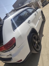 جيب لاريدو شيروكي 2014فول مواصفات عدي فتحة السقف كشنات جلد تدفئه تبريد...