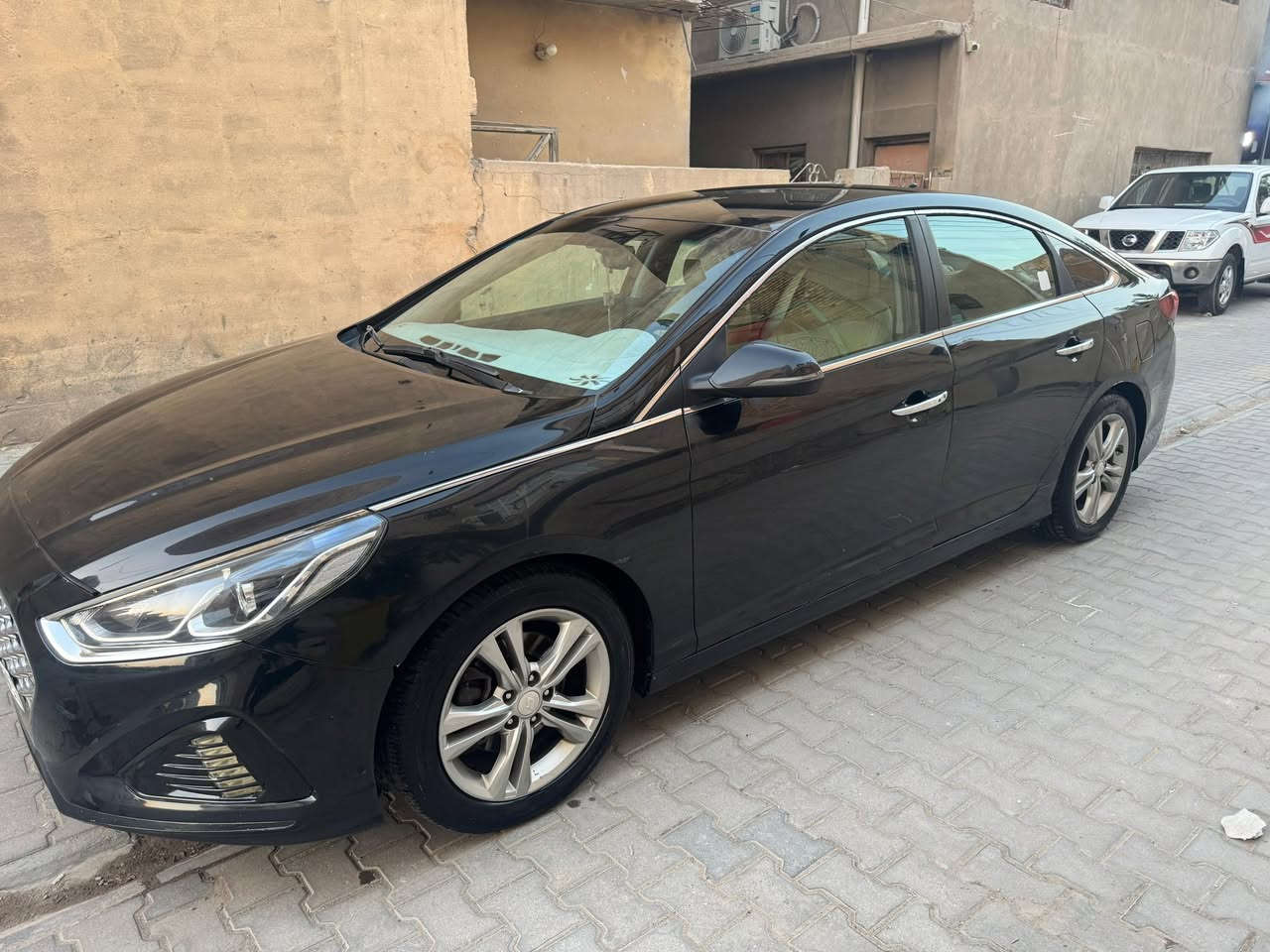 سوناتا 2018
لون اسود رقم بصرة بسمي 

مواصفات/
1-محرك 2400
2-ماشية150
3-بصمه
4-بصمة ابواب مع صندوك
5-تبريد كامل 
6-رادار بلمري جانبي 
7-شاشه كبيره +كار بلي+GPS+بلوتوث +اتصال 
9-مقعد امامي كهرباء 
10-مقاعد مخمل
11-تدفئة مقاعد
12-ثلاث وضعيات قياده ECO+NORML+SPORT 
13-فول تحكم ستيرن 
14-لد زنون ليلي 
15-شاشة اعطال 
16-مثبت سرعه 
17-حساس اطارات +اشاير بلمري+ 
أو بعد هواي مواصفات ما ذكرته 
كامله سياره حاليا ماكو اي نقص
***********
السعر 135
وبيها مجال
