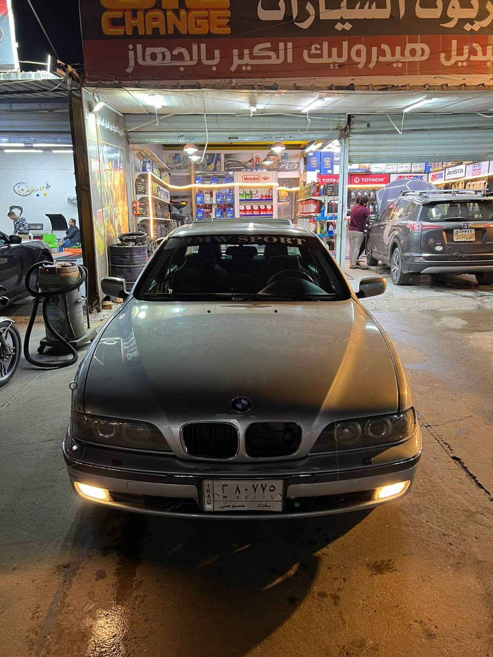 السلام عليكم 
بي ام صقر موديل 2000
528 
فول مواصفات 
كير ومحرك جدد
تبريد شغال 
بدون حادث 
صبغ 4 قطع 
غرفة جداً نظيفة
كهربائيات كلهة شغالة 
كشنات تدفئة شغال 
نقصهة اي بي اس فقط 
رقم بغداد الدولي هزة وسنوية جدد السعر ٩٠ الاتصال ‭٠٧٨٩ ٠٨٣ ٩٨٩١‬ مكاانها بغداد العامريه بغداد, العراق
