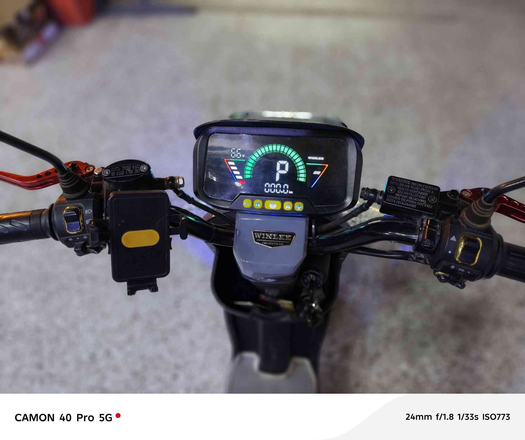 دراجة R9 فول مواصفات استعمال شهر أي عطل مابيهة
مواصفاتهة
1 الايت عالي ناصي رجال
2 دبل إشارة
3 بك
4 اشاير يمنة ويسرة
5 نظام البارك P
6 وسعر ٥٥٠ بيهة مجال قليل 
الاستفسار على هاذا الرقم ***********
