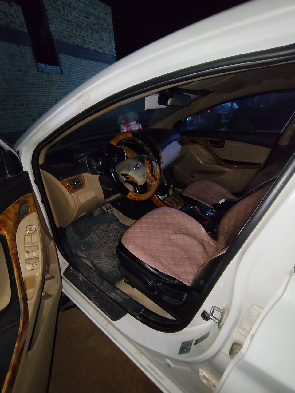 النترا 2013 خليجي
لون ابيض 
مكفول فقط باردات قليلة 
دواخل لونين صاج 
فول عدا الفتحة و البصمة 
هزة جديدة رقم انكليزي اربيل بإسم معقب من النجف 
گير محرك سليم
سعر 110  وبيها مجال بسيط 
للتواصل ***********
