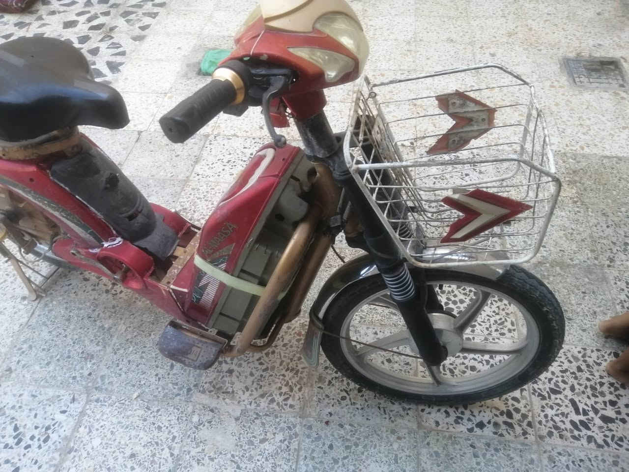 للبيع نسر ذهبي نضيفه بطاريات علفحص كلهن  كهربائيت كله شغاله سعر 125 وبي مجال مكاني شهداء جامع تقوى رقمي ***********

