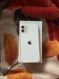 ايفون 11 ابيض ذاكره 128   بطاريه 82 جهاز نضيف كلش ما مفتوح ابد   ويا ك...