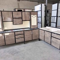 كاونتر ارضي ٢٫٥م • سنك مرمر ١٫٥م • توصيل