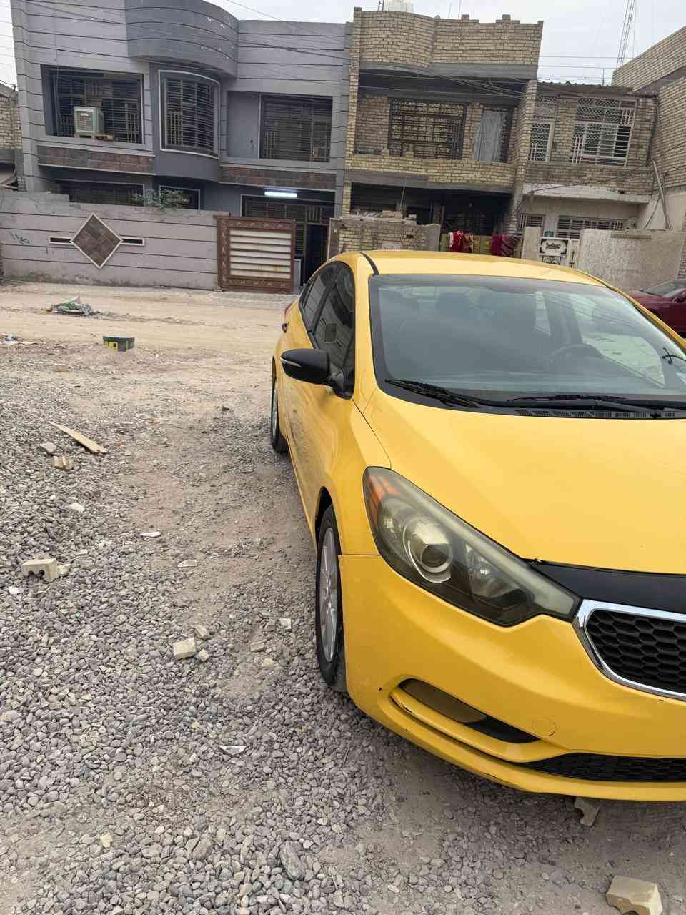 كيا فورتي موديل 2015. وارد امريكي 
حادثها موضح بالصور مالتها 
السياره كلها ليبل واحد بدون أي قطعه تبديل 
مكينه 1800 دوش بيهة خيط تبخير
تبريد ثلج
السياره بسمي 
السياره احلى من الصور   
السعر (100) ورقة وبيهة مجال بسيط
*********** مكان / بغداد العبيدي بغداد, العراق
