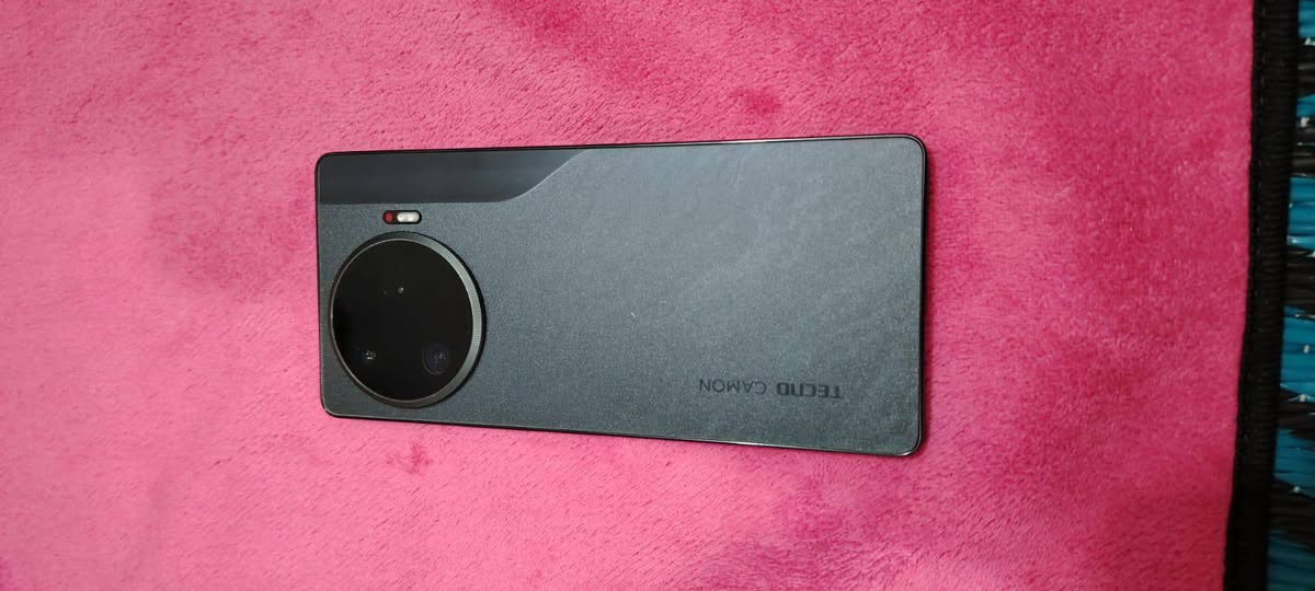 السلام عليكم تكنو كامون 30 برو الذاكرة 256 والرام 12 جهاز كلش نضيف أغراضة كاملة ويا كفر شفاف يدعم 90 فريم بل ببجي كامرة كلش قوية تصوير 4K  و60 اطار بل ثانية السعر 250 المكان بغداد العبيدي


**إذا كنت صاحب هذا الإعلان وتريد حذفه لأي سبب، رجاءا أرسل رسالة إلى الدعم الفني**