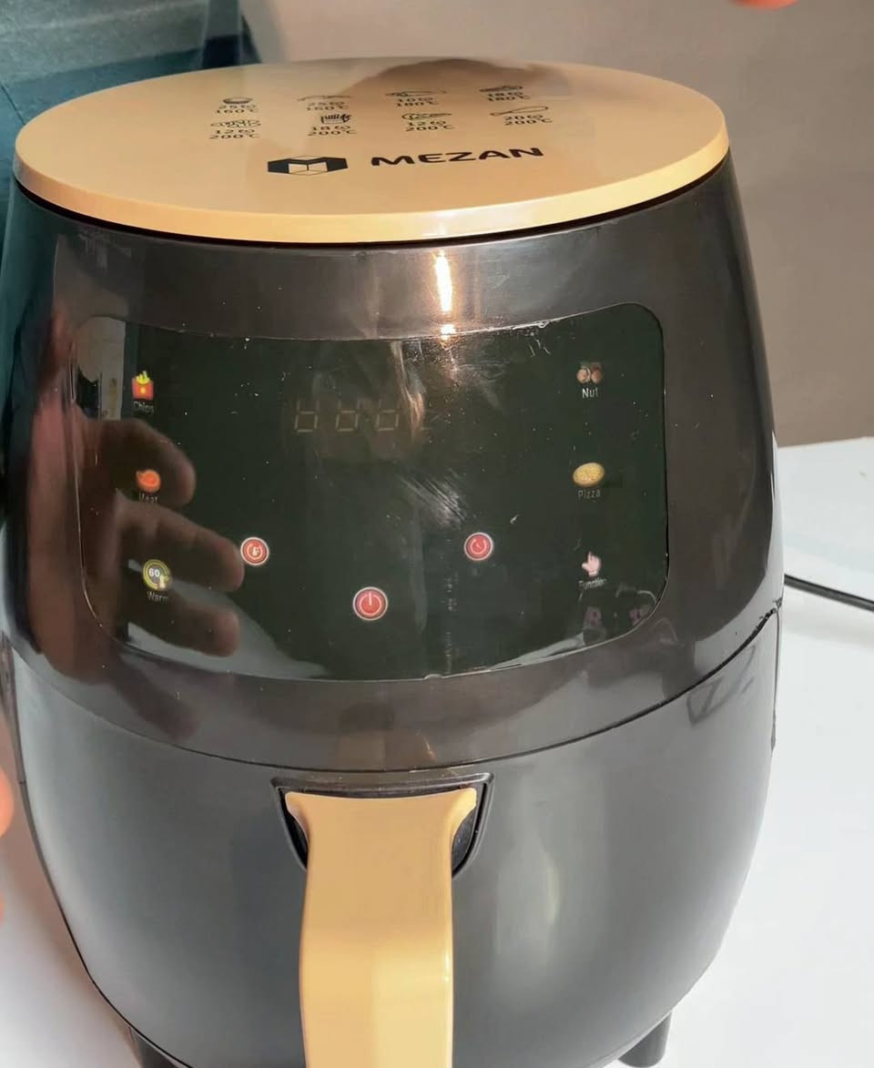 قلاية هوائية 6 لتر 2400 واط مع شاشة تحكم تعمل باللمس 💯

متوفر توصيل 🛵


**إذا كنت صاحب هذا الإعلان وتريد حذفه لأي سبب، رجاءا أرسل رسالة إلى الدعم الفني**