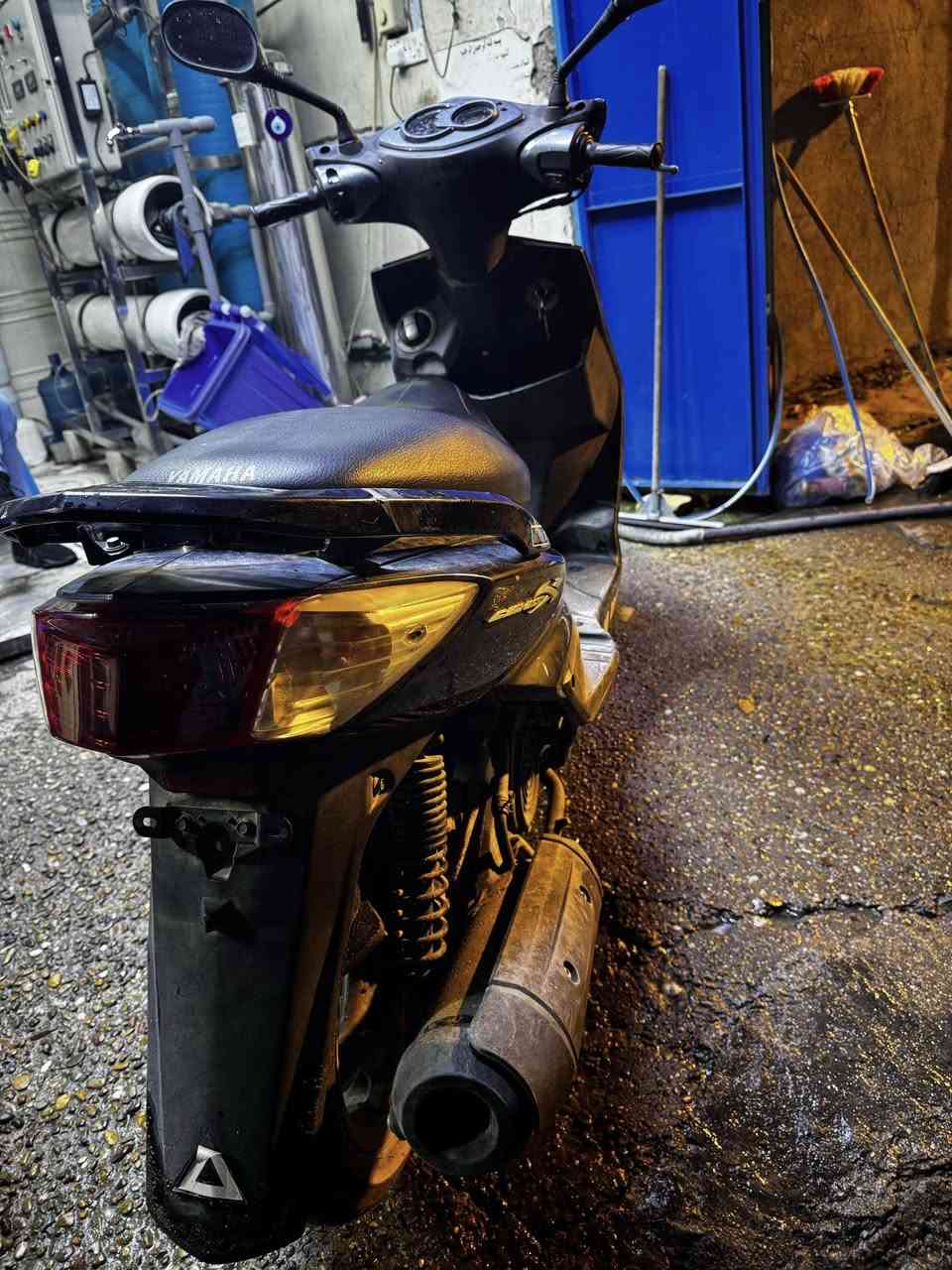 السلام عليكم سكنس فحل للبيع خطين قبق نفخ ستاند حساس بانزين كله محسن ودهن امزويل دراجه نظيفه ناقصها شويه ترتيبات اوراق اصورلي تاخذها بس ترقم عنواني بغداد الغدير السعر 12 ورقه وبي مجال خاص موجود ورقم واتساب فقط ( ***********
