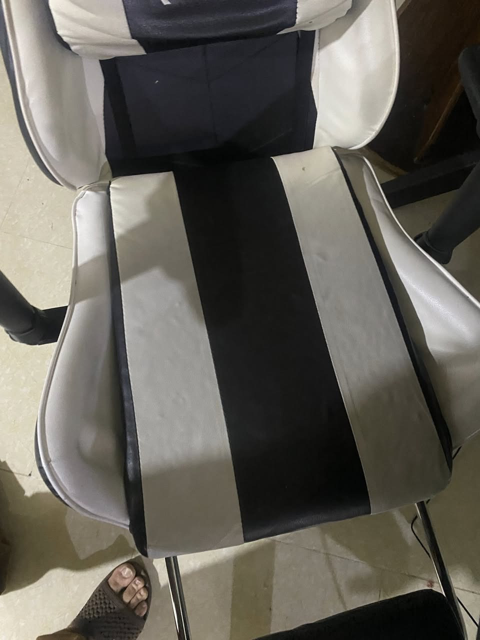 وتساب فقط ***********
ريد دراكون كرسي وميز ابيعهم سوه فقط
