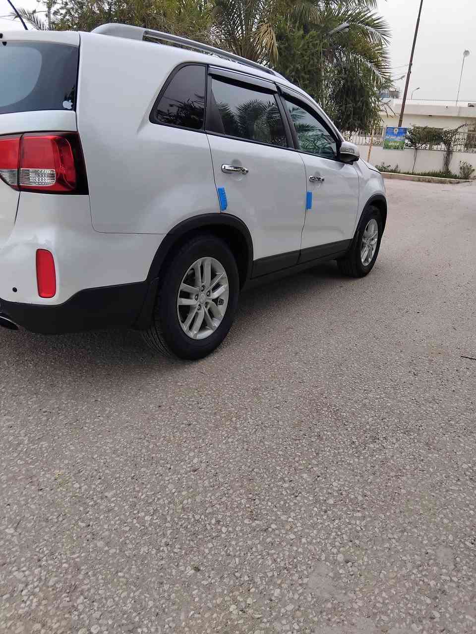 السلام عليكم
كيا سورنتو موديل 2014 وراد امريكي 

سياره بدون دواخل حادثها طخه خفيفه بالجاملغ والبنيد

وبالعراق اثر شخوط قطعتين السياره جديده جدا

السياره مال جناي فول عده الفتحه وداخل لونين 

السياره ٧ راكب محرك 2400 تبريد ويه السويج 

تخم تاير رقم بغداد انكليزي مكان السياره بابل 
الاتصال فقط ***********
***********
