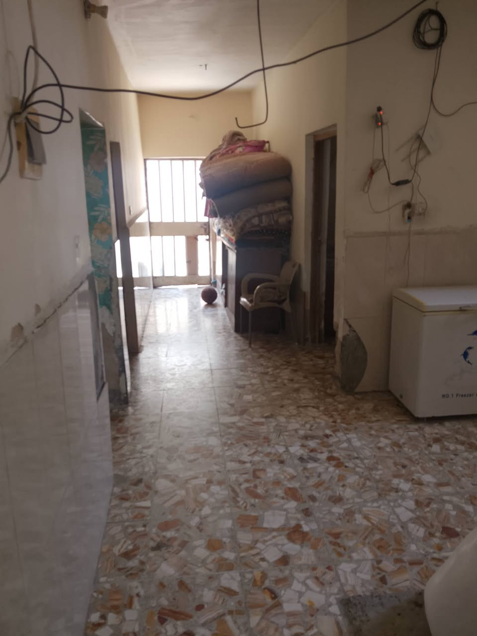 السلام عليكم بيت للبيع او مراوس في منطقه الدوام شارع الشبكه مساحه ،250
ركن ملاحضا البيت ناصي عن الشارع 
للاستفسار الاتصال على الرقم التالي 
***********
