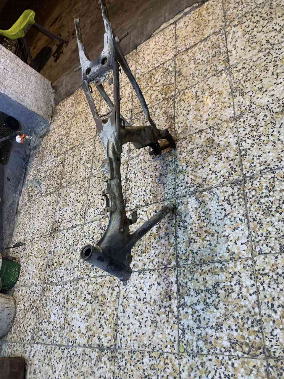 سلام عليكم شاصي البيع نضيف عوزه بس صبغ سعره 60 وبي مجال مكان بصره  المعقل***********
