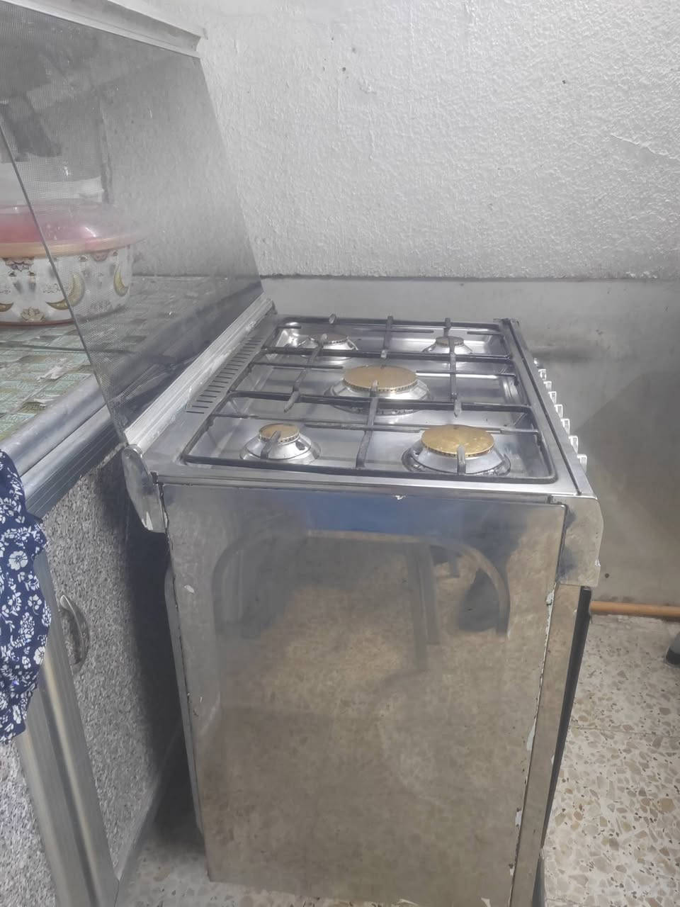 للبيع طباخ  مستعمل العنوان بغداد حريه رقم الهاتف ***********
