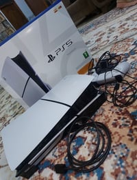 بلايستيشن 5 • أصلي • مع يد