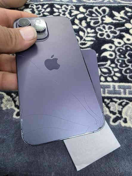 ئایفۆن چواردە پڕۆ ماکس
شتی جوانو  ماقوول
١٢٨ گێگاو یەک سیمو ئیسیم
شاشەی کەمێ وردە شوختی هەیە
بەشەرتی نەکراوەو دەست کاری نەکراو 
ڕێــژەی پــاتری  ٨٨ ی هەقیقی
بەس مۆبایلەکەیەو هیچی لەگەڵ نییە
تەنها پشتەکەی ئەو درزانەی هەیەو
پشتێکیشی لەگەڵە بەس گۆڕینی ماوە
نــرخی ٥٢٥  دۆلارو مــەجالێکی زۆر کەم
گۆڕینەوەو گەیاندن هەیە
***********  ـــ ڤایبەر وەتس ئەپ
  ***********  ـــ السليمانية
