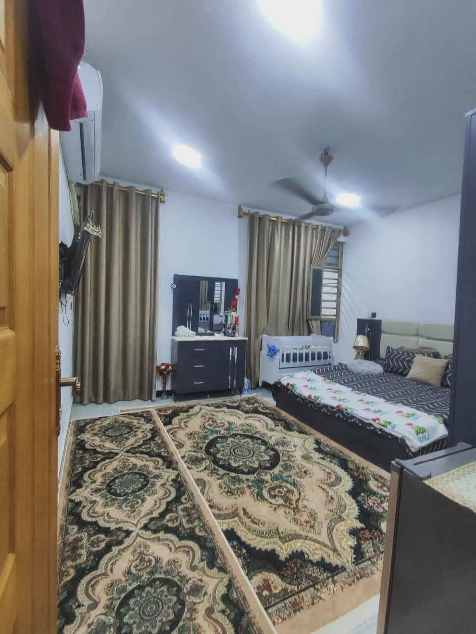 السلام عليكم بيت للبيع سند 25 بمنطقه الدوانم مال شرطه خامسه بشارع الواثق 100 متر للاستفسار عل الرقم ***********
