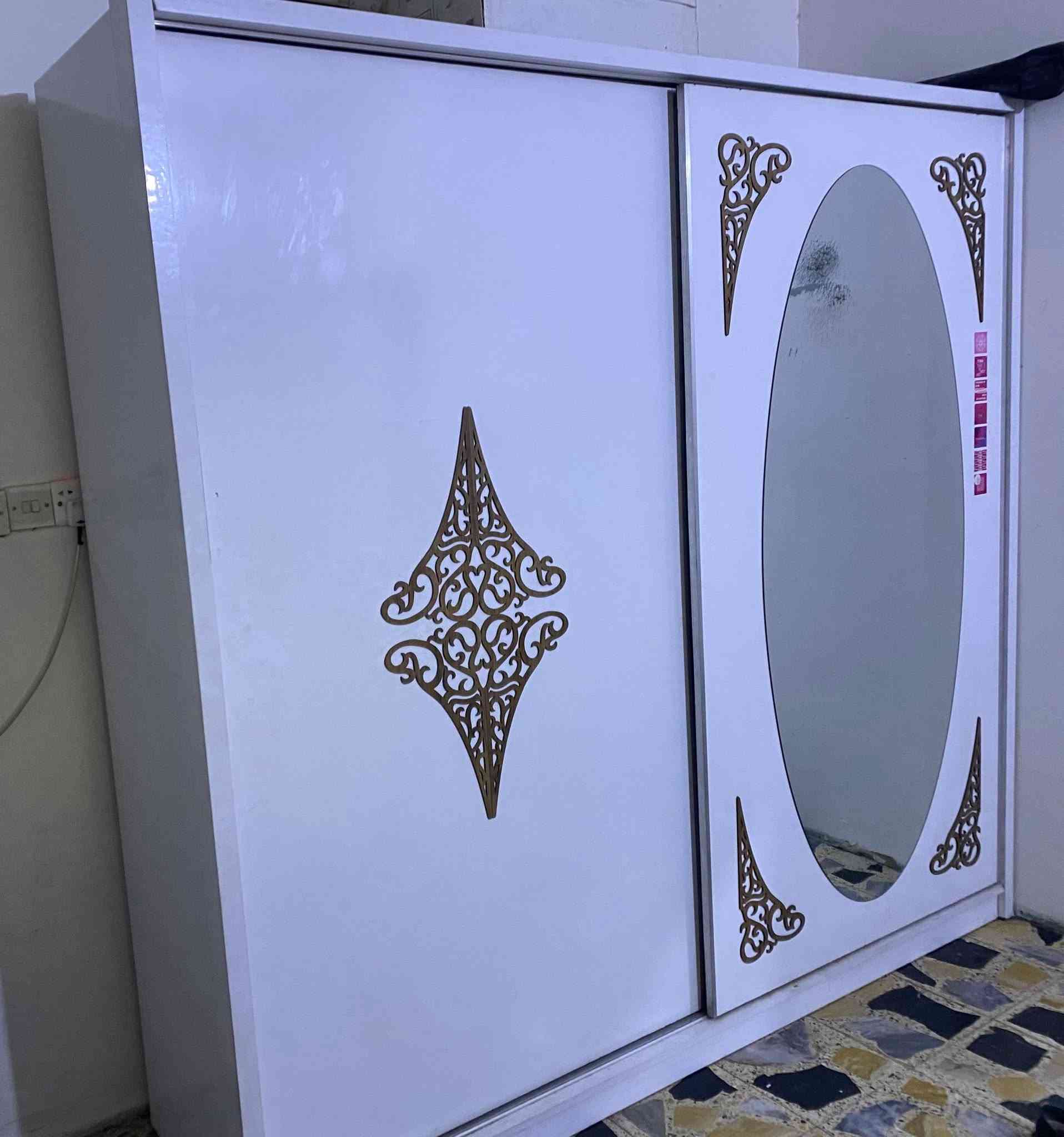 للبيع !!
اثاث غرفة نوم 
كنتور بابين 2 سلايد [150 الف]
ميز تواليت [75 الف]
طابورية [25 الف] 
غير شامل النقل والتنصيب


**إذا كنت صاحب هذا الإعلان وتريد حذفه لأي سبب، رجاءا أرسل رسالة إلى الدعم الفني**