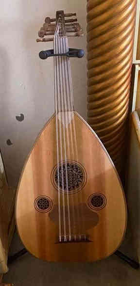 عود زرياب تركي صناعه 2023 جديد ما مستعمل معه جنطه وريشه اثنين وأوتار احتياط واستاند اريده 240 وبي مجال عندي خدمه توصيل رقم الواتساب (***********) البصرة
