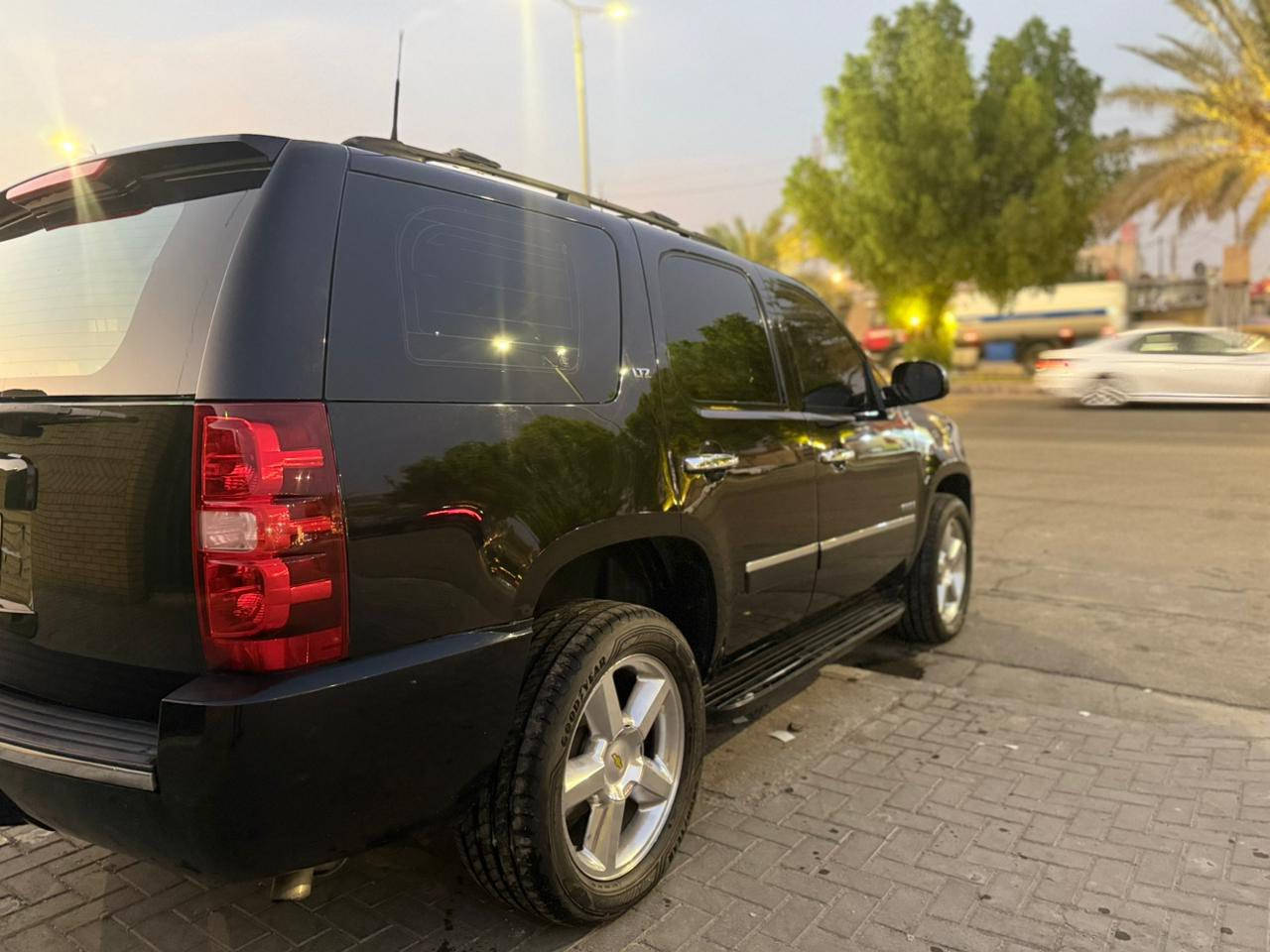 يالله 
للبيع تاهو مديل 2012 خليجية LTZ وكالة الغانم فول مواصفات حته ثلاجة بيهة كفاله كص صبغ ضربة تبديل السيارة جديدة كلش بعدهي بالكارتون مكان بصرة للاستفسار ***********
