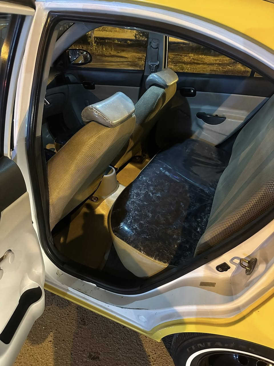 السلام عليكم اكسنت موديل ٢٠٠٩ وارد امريكي حادث جاملغ جهه يمنه بدون تبديل نفسه مصلح بدون دواخل السياره ليبل واحد مكينه ١٦٠٠ كير مكفولات تبريد كهربائيات كله شغاله 
السعر ٨٠ وبيه مجال 
رقم راعي السياره 
***********
