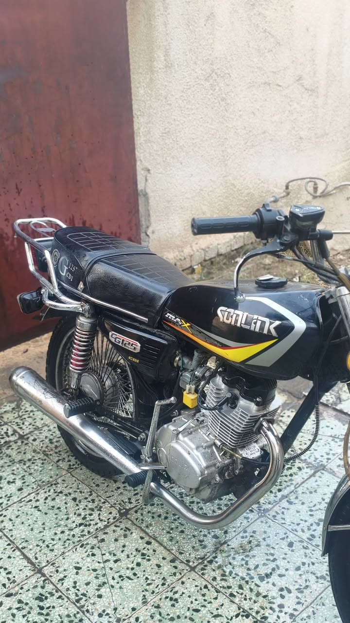 السلام عليكم 
دراجه ايراني 4كير
الدراجه نضيفه مكينه ممفتوحه
السعر 450 وبيهه مجال
مكاني بغداد حي الجهاد 
***********
