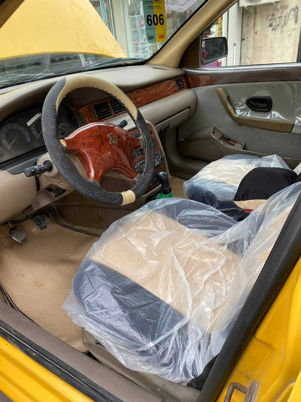 سلام عليكم  سيارة سمند ٢٠١٢ كرستال ناطقة  سويج عدد ٢ جهاز انذار بيها كفالة عامة سنوية ٢٧ ماناقصها شي من ايدك للشارع السعر ٤٦ العنوان بغداد الرصافة الاتصال ***********
