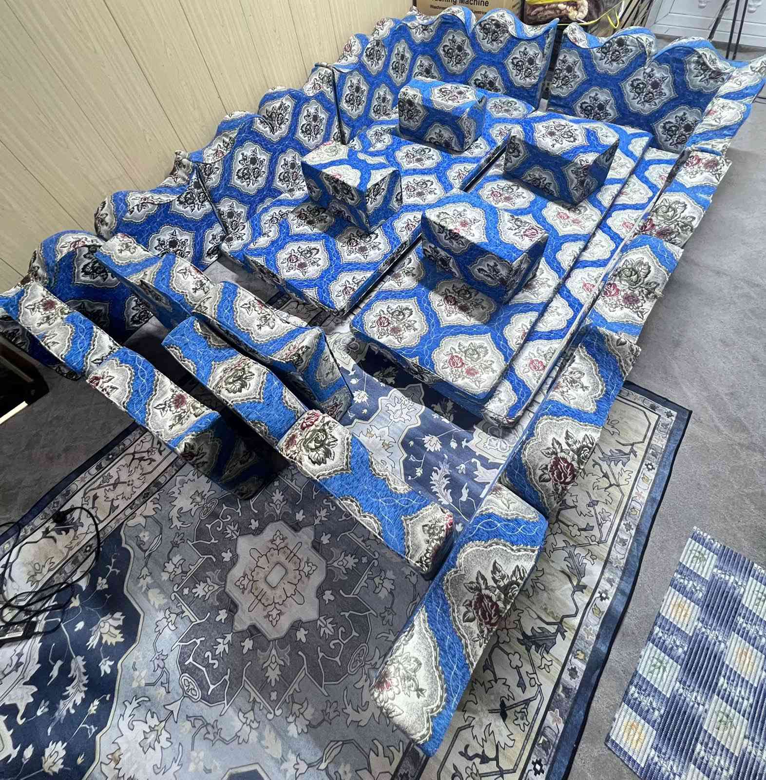 جلسة عربية للبيع استعمال 7 يوم
زاويه 2 
تچوات  ظهر 7 
تچوات أيد 4 
جلسات دوشگ  4 
مساحه 8 متر تقريباً
سعر 350 وبيها مجال 
***********
