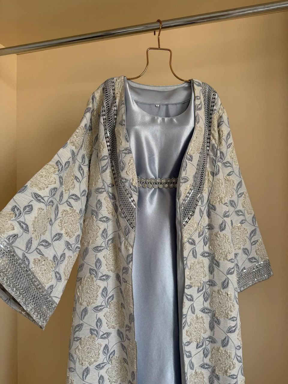 ر🔥 وووصل الجماال وترند الموسم ♥️
قفطان نسائي 
يجنن 🔥🤍

قفطان  الخامة الحرير المغربي عاليه الجوده 
  
L XL XXL  قياسات


**إذا كنت صاحب هذا الإعلان وتريد حذفه لأي سبب، رجاءا أرسل رسالة إلى الدعم الفني**