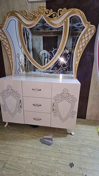 غرفه لبيع تركي عوزهه تلحيضات شي بسيط  سعر مليون وبيهه مجال عنوان بغداد...