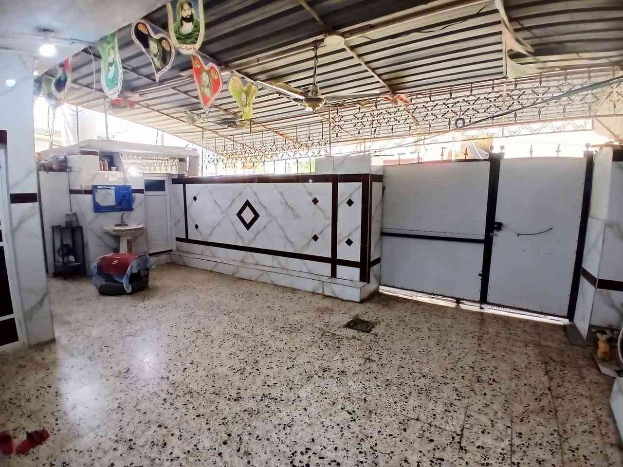 دار للبيع كوت حي الحكيم قرب الشارع مرقم من قبل البلديه نزلة محطه الواصطي مساحه 200م متر بناء طابوق يتكون من 3غرف نوم مطبخ استقبال هول صحيت داخليه وخارجيه السعر المطلوب 80مليون وبيها مجال للشراي علمن انه لكاونتر مع البيت الاستفسار خاص


**إذا كنت صاحب هذا الإعلان وتريد حذفه لأي سبب، رجاءا أرسل رسالة إلى الدعم الفني**
