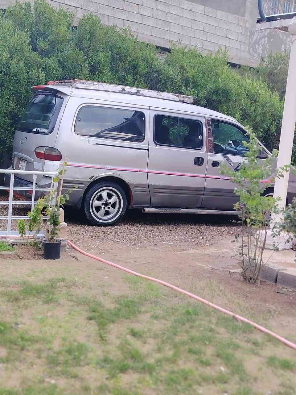 السلام عليكم ستاركس 2005 اصل رقم بغداد انكليزي هزه ماصارلها 6 أشهر سنوية ل29 شرط تحويل اي مكان تريد شواصي بلاد لا فطر ولا تصليح تايرات 4 دسك محرك بيه صرف وبخار تخم تاير شاشة السيارة خير من الله السعر 70 وبيها مجال خابر وتدلل مكلف بلنشر رقم صاحب السيارة ***********
