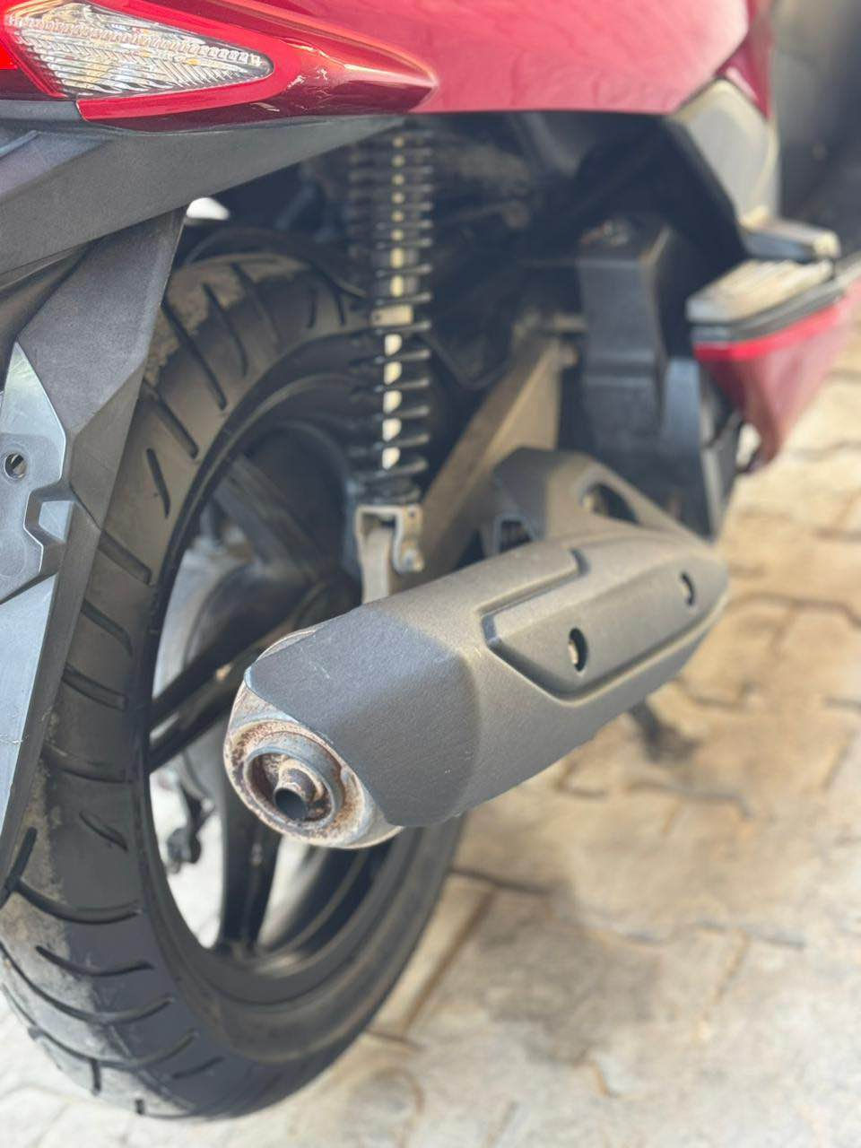 للبيع دراجه pcx  جيل ثاني ياباني الاصلي  نوع jf  مكينه 150 حساس حرف A نوزل خطين ستان كهربائي ماشيه 36 الف حساس ازدحام دراجه جديده  حساس شلعه معدل خير من الله دراجه تتعب تكول جديده مال جناي  مكان بغداد الكرخ السعر 13 ورقه وبيهه مجال والاستفسار  *********** بغداد, العراق
