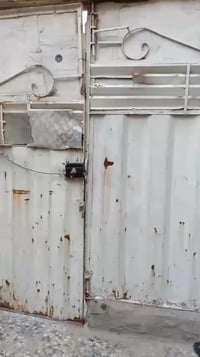 بيت للبيع في مدينة الصدر قطاع 48 المساحه 144م رقم الهاتف 07710573048