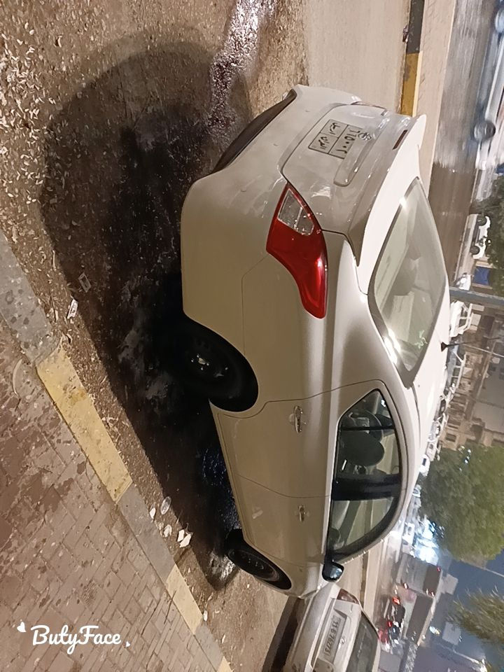 سلام عليكم نيسان صني. 2021 
هندي اصلي ماشيه 50 ام بلاته زركه
كفاله من صبغ تبديل بيه بارد قليل
لستفسار اكثر ***********
سعر 114 بيه مجال حك جيه
