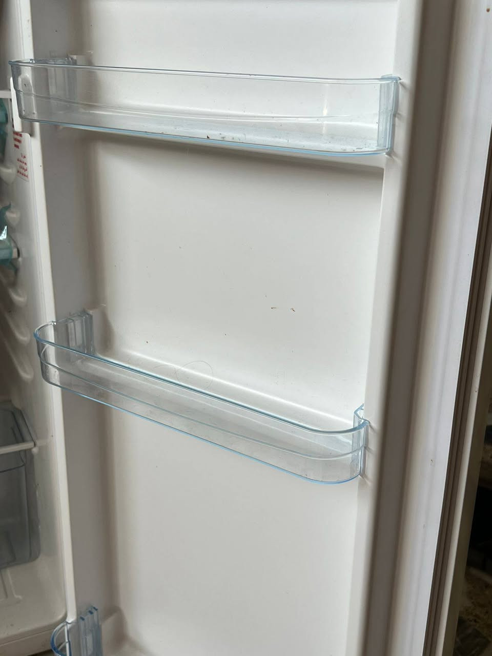 سلام عليكم هاي ثلاجه للبيع سعر 180وبيهه مجال تواصل على هذا رقم ***********
