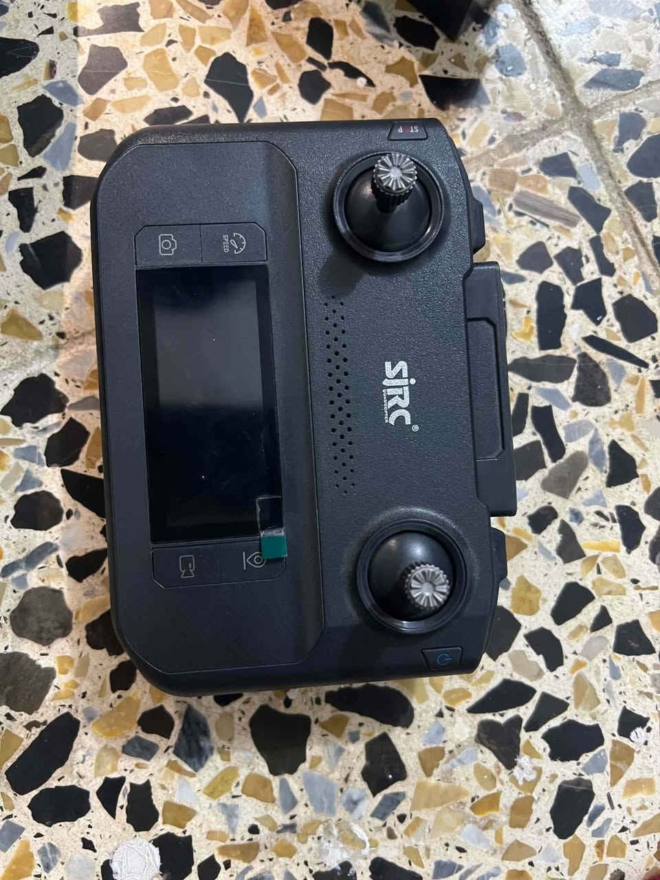 sjrc f22 s pro
جديدة لوك 
كامرة 4k كمبل 
المدى ٤كيلو والارتفاع 500 متر
الربط كيبل بين الجوستك والموبايل ايفون وتايبسي وكالكسي
دبل بطارية ٣٠ دقيقة 
حساسات اماميه وخلفيه واسفل الطائرة 
لدات اسفل الطائره تشتغل عند الهبوط 
منفذ رام لتخزين التسجيلات بجودة 4k 
ل


**إذا كنت صاحب هذا الإعلان وتريد حذفه لأي سبب، رجاءا أرسل رسالة إلى الدعم الفني**