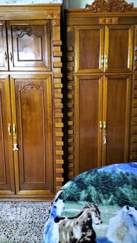 غرفة أخشاب • نظيفة جداً • مفصلات