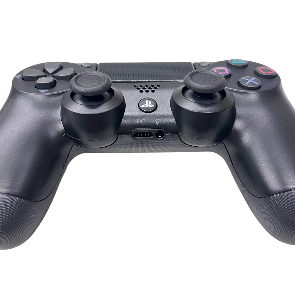 يد تحكم لاسلكية DualShock 4 لأجهزة PlayStation 4

• وحدة التحكم اللاسلكية الأصلية من Sony المصممة لتقديم تجربة لعب متكاملة واستجابة عالية على أجهزة PS4.

• لوحة لمس (Touch Pad) تدعم اللمس المتعدد وتفتح آفاقاً جديدة لطرق اللعب والتفاعل.

• مكبر صوت مدمج ومنفذ سماعة ستيريو لإضافة خيارات صوتية غامرة أثناء اللعب.

• أزرار شعار SHARE تتيح لك مشاركة أجمل لحظات اللعب وبثها بضغطة زر واحدة.

• تصميم مريح ومطور لعصي التحكم التناظرية وأزرار الكتف لتحكم أكثر دقة.

• شريط إضاءة (Light Bar) مدمج يتفاعل مع الكاميرا والألعاب لتتبع دقيق لموقع اللاعب.

المواصفات:
• طاقة الإدخال: 5 فولت ⎓ 800 مللي أمبير.
• نوع البطارية: بطارية ليثيوم أيون قابلة لإعادة الشحن مدمجة.
• الجهد الكهربائي: 3.65 فولت ⎓.
• سعة البطارية: 1 أمبير (1000 مللي أمبير).
• الوزن: 210 غرام تقريباً.
• درجة حرارة التشغيل: 5 درجة مئوية - 35 درجة مئوية.
• الأجهزة المتوافقة: PlayStation 4 و PlayStation TV.

محتويات العلبة:
• يد تحكم DUALSHOCK 4 لاسلكية.
•كيبل شحن. 


يوجد توصيل لجميع المحافظات